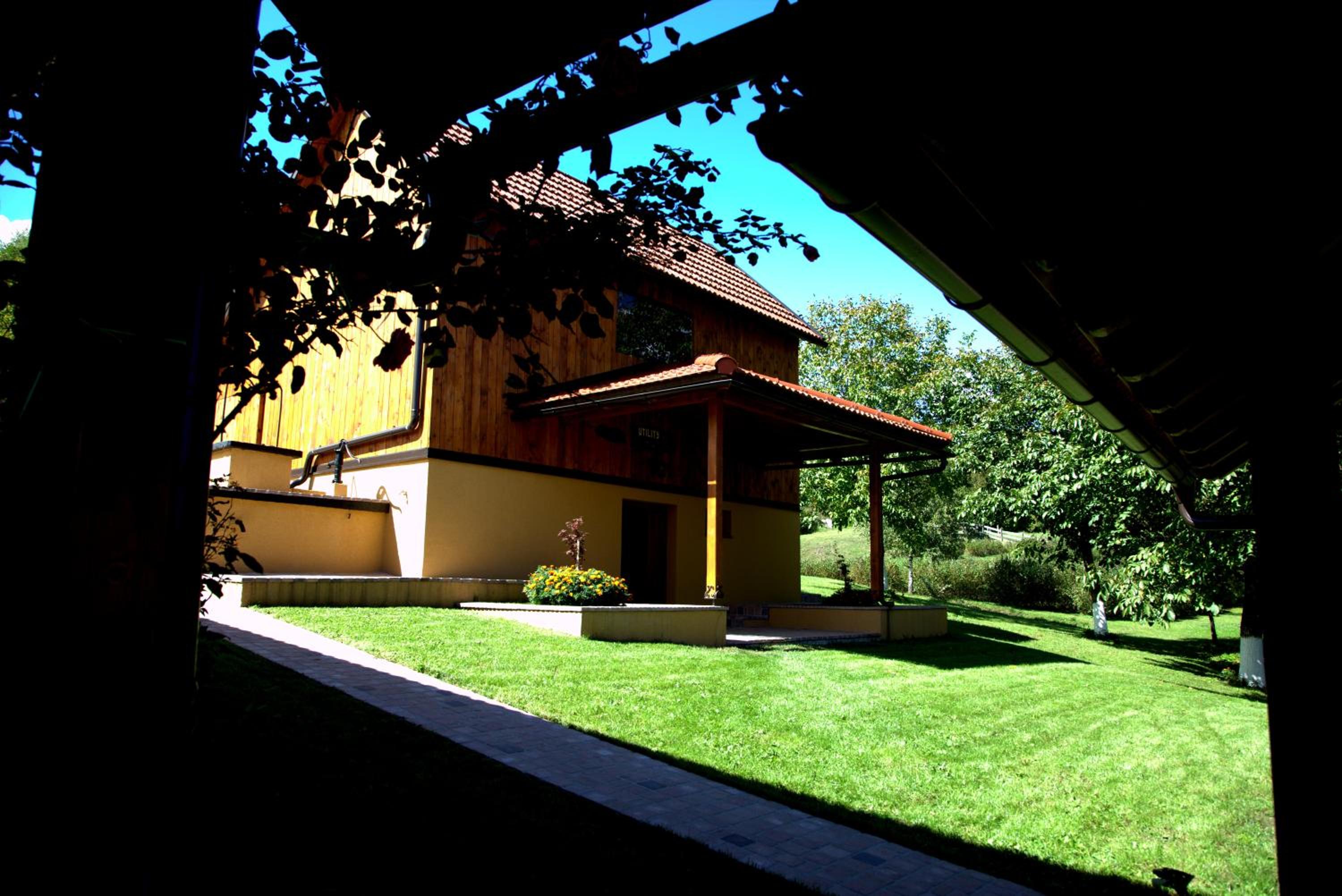 Brezova Poljana Lodge