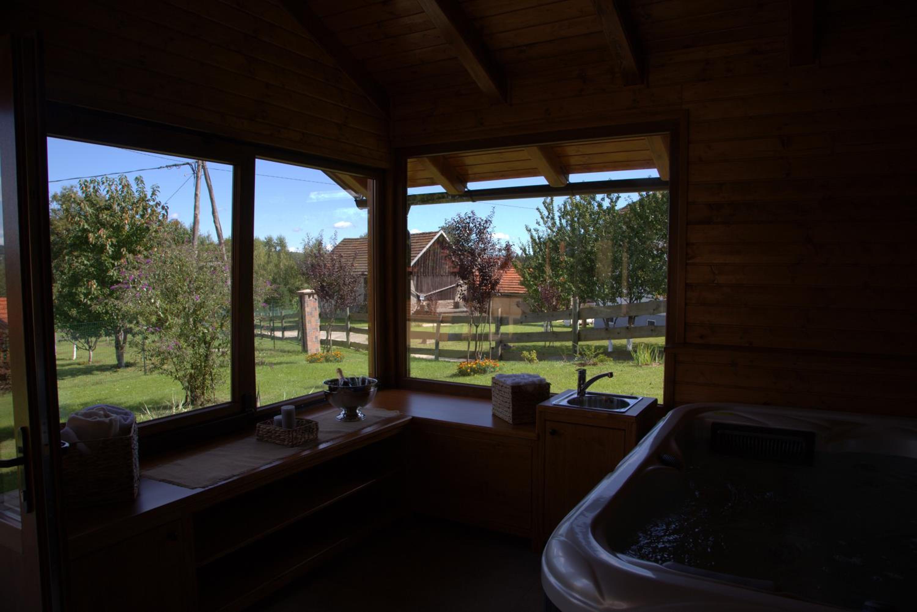 Brezova Poljana Lodge
