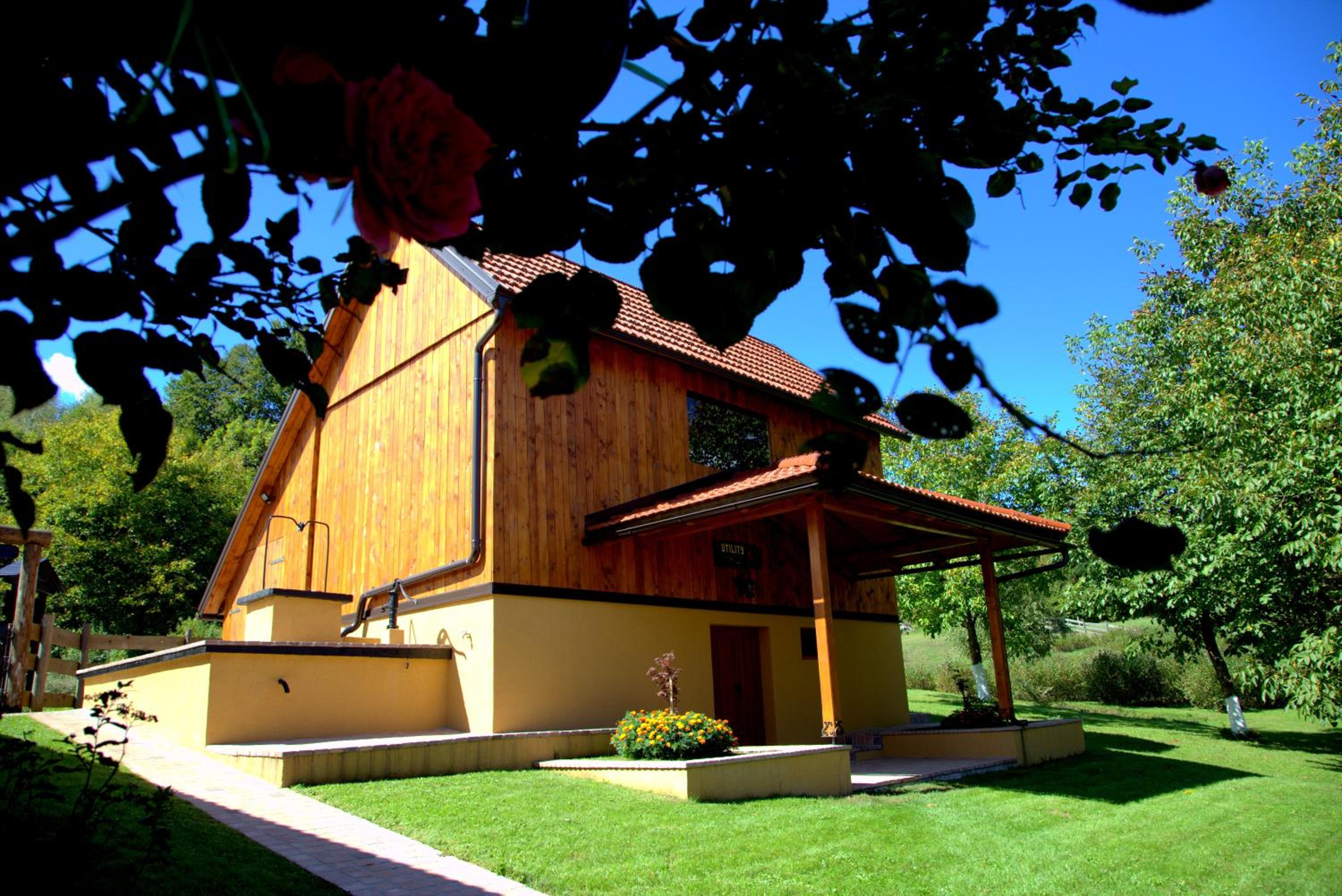 Brezova Poljana Lodge
