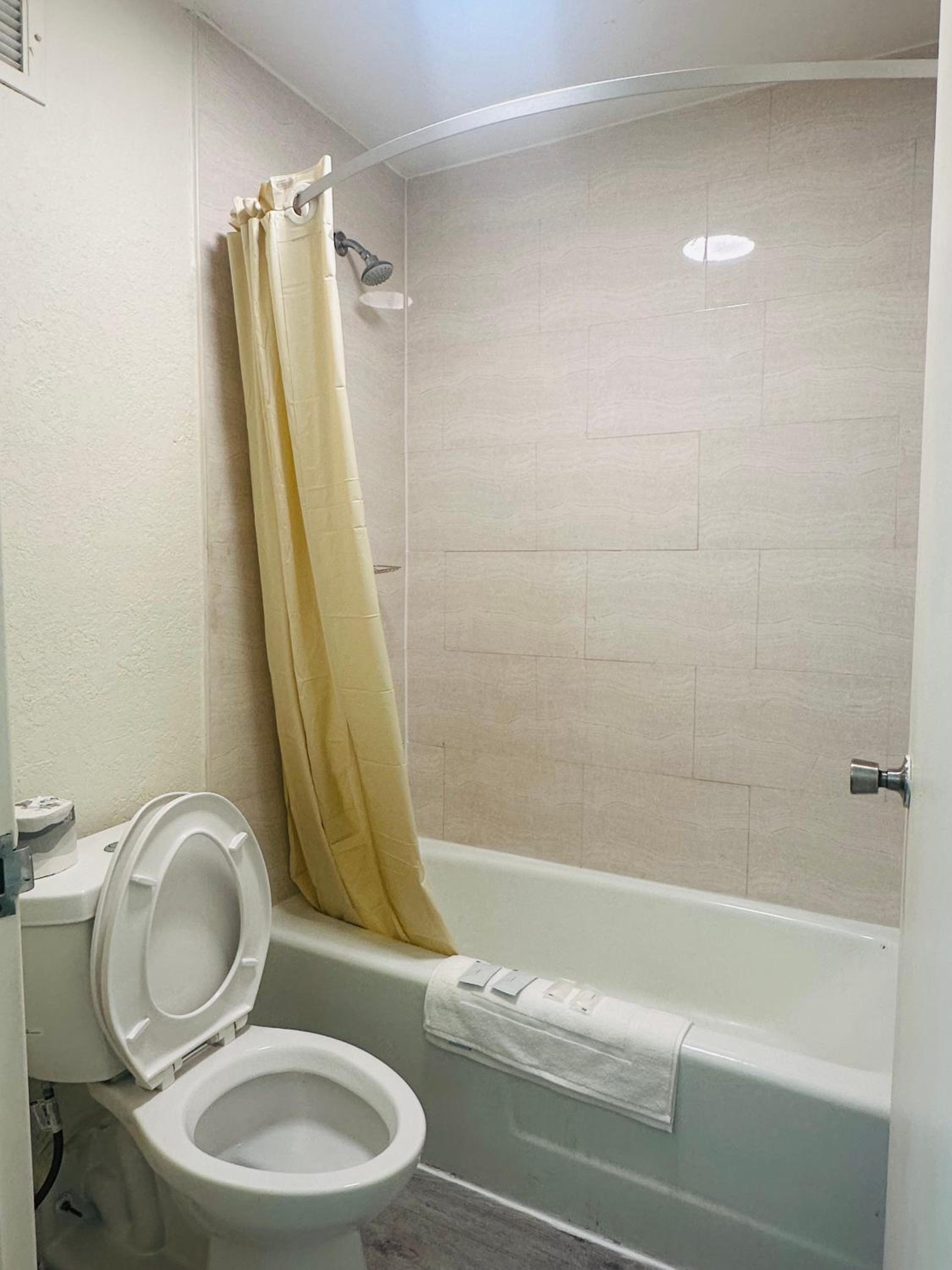 Miscellaneous Market Vacations - Rodeway Inn - Property Image 3