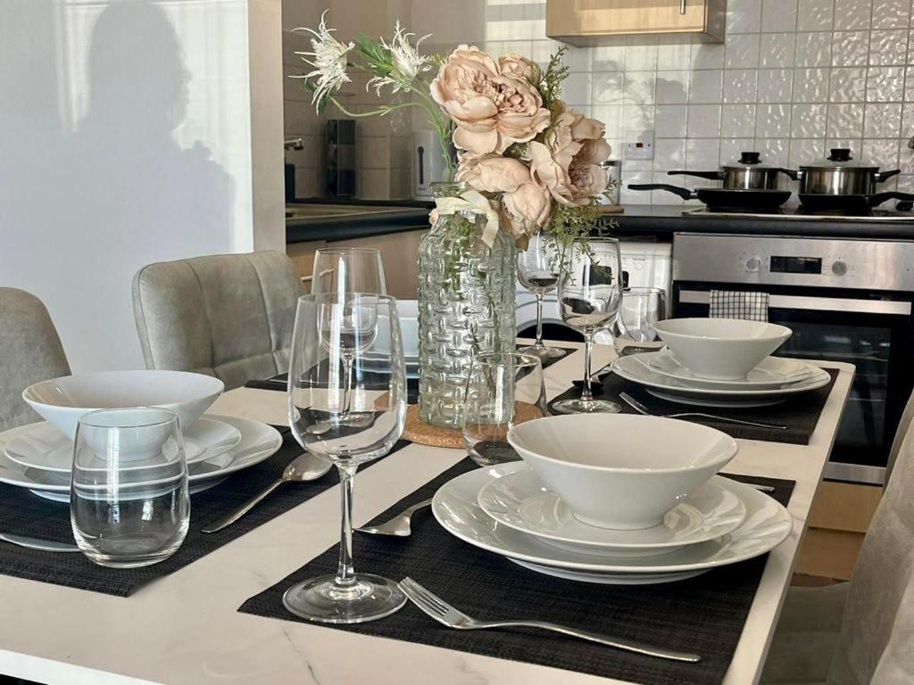 Luxury 02 Academy City Centre 2 Bed Apartment Mailbox Bullring Leisure & Families view 2