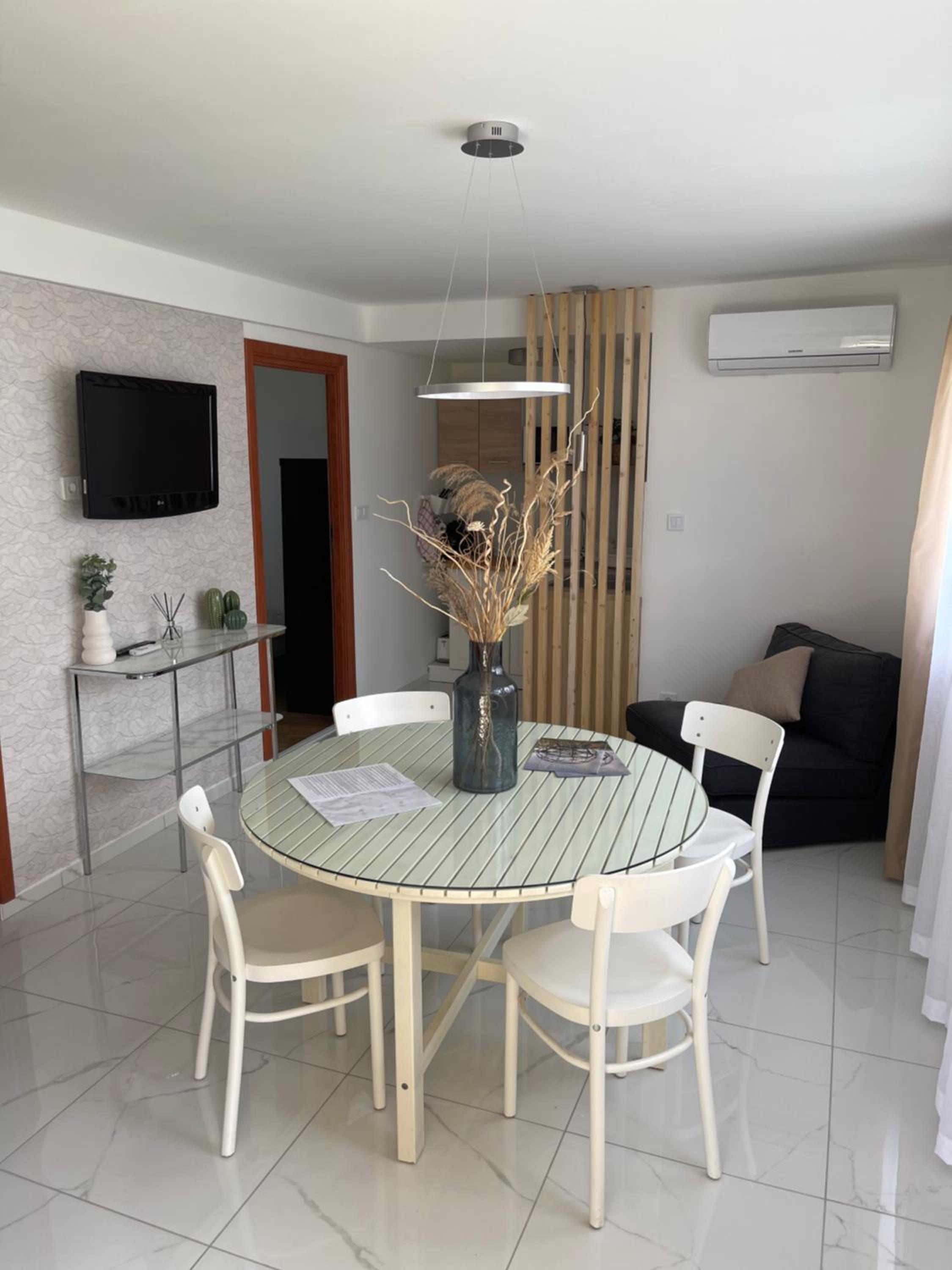 Naluri Apartman