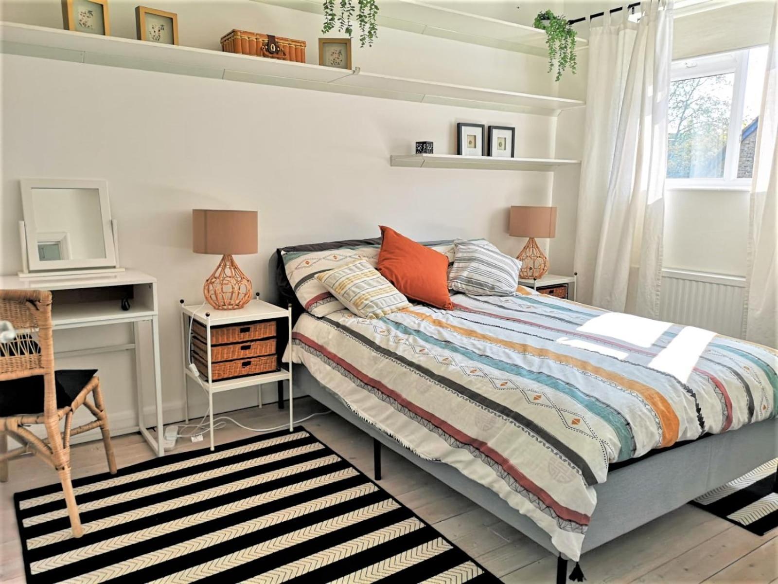 Oriental, 2 Double Bedroom Flat, Royal Greenwich, SE London