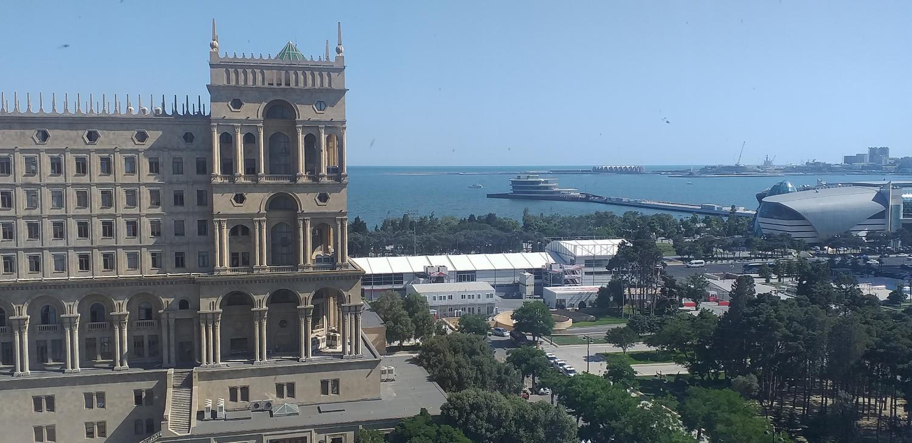 Sea View Apartment in the Center of Baku!