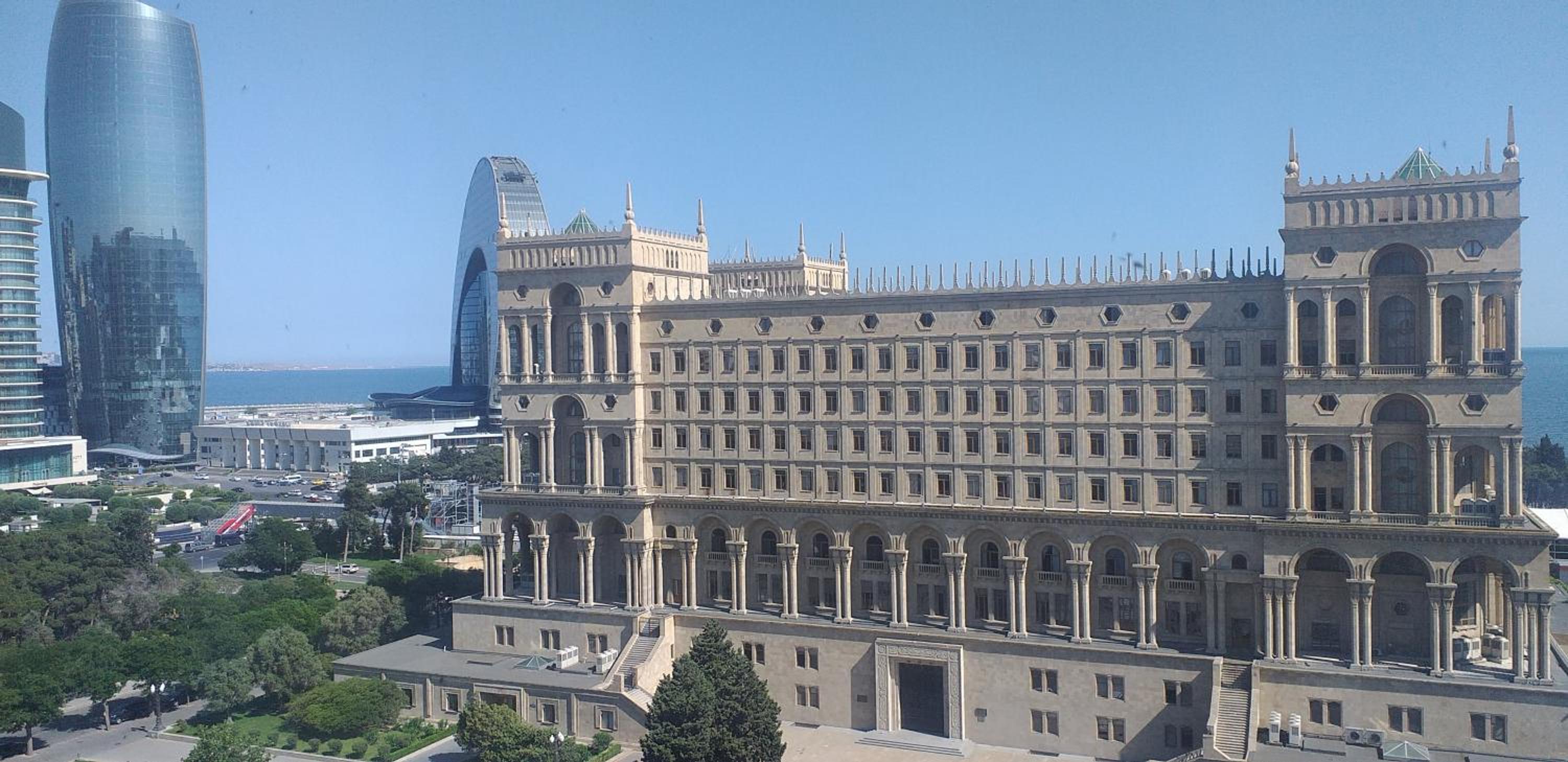 Sea View Apartment in the Center of Baku!