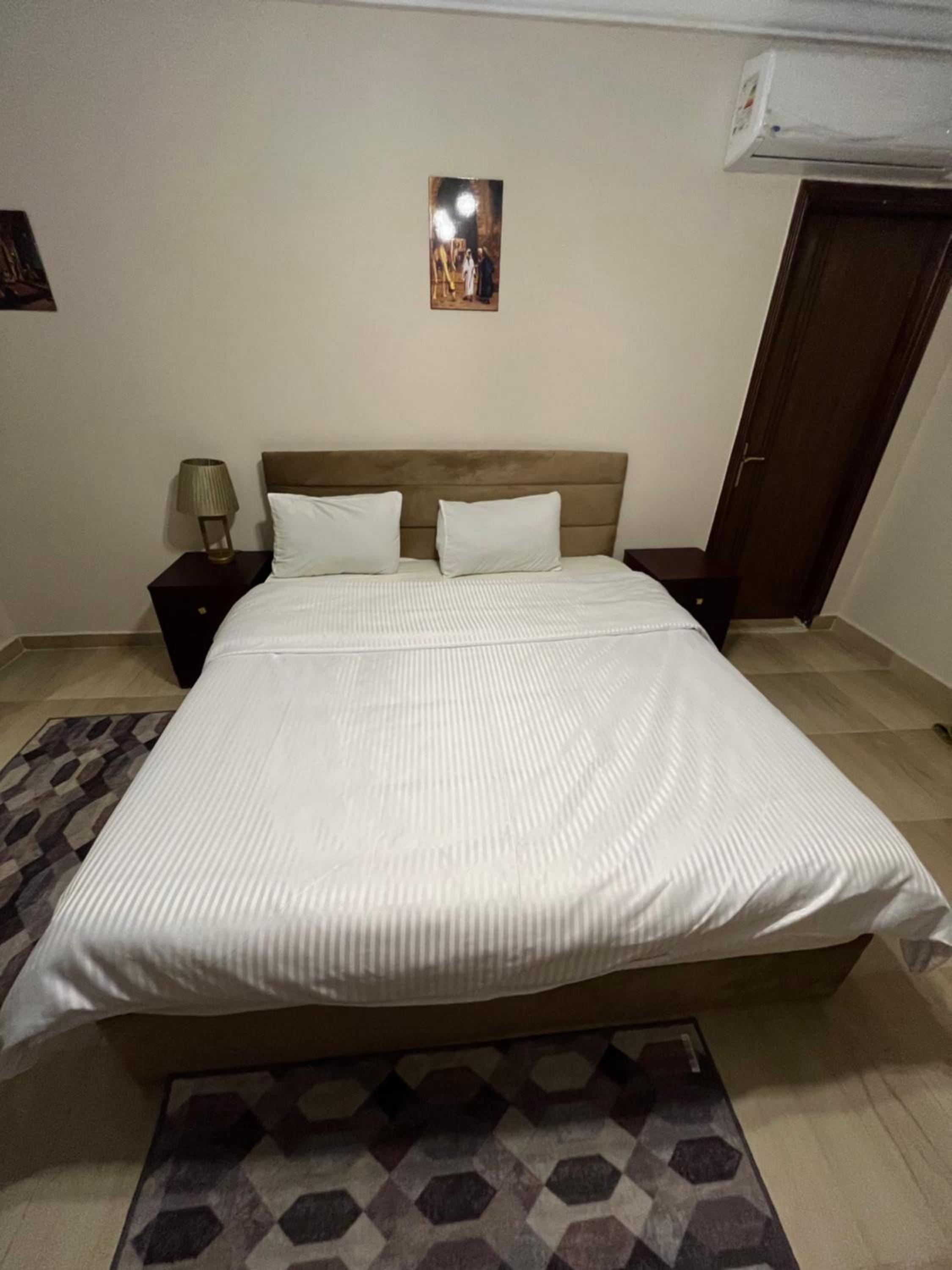 King hur pyramids inn