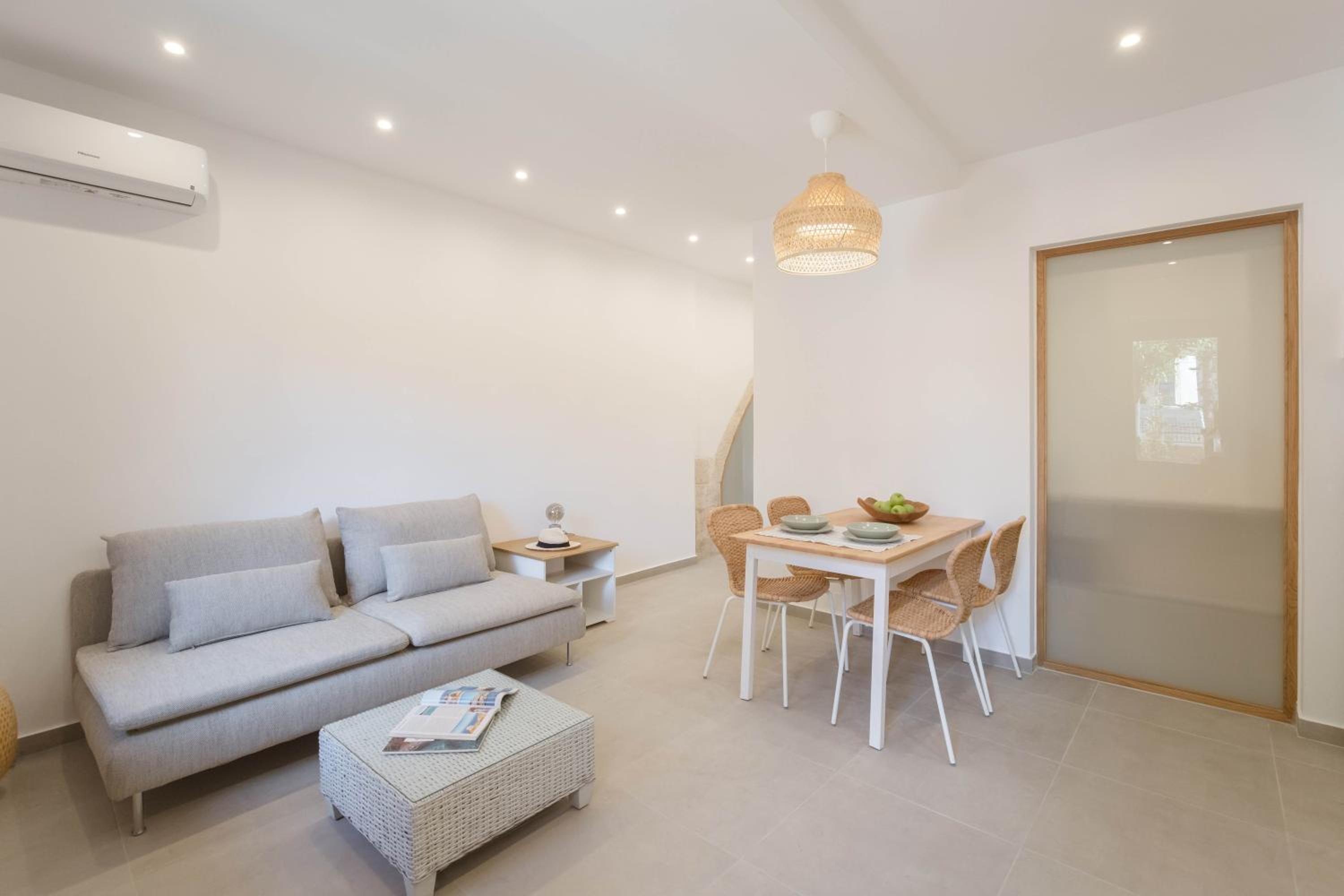 Lindas Convent Garden Home 1