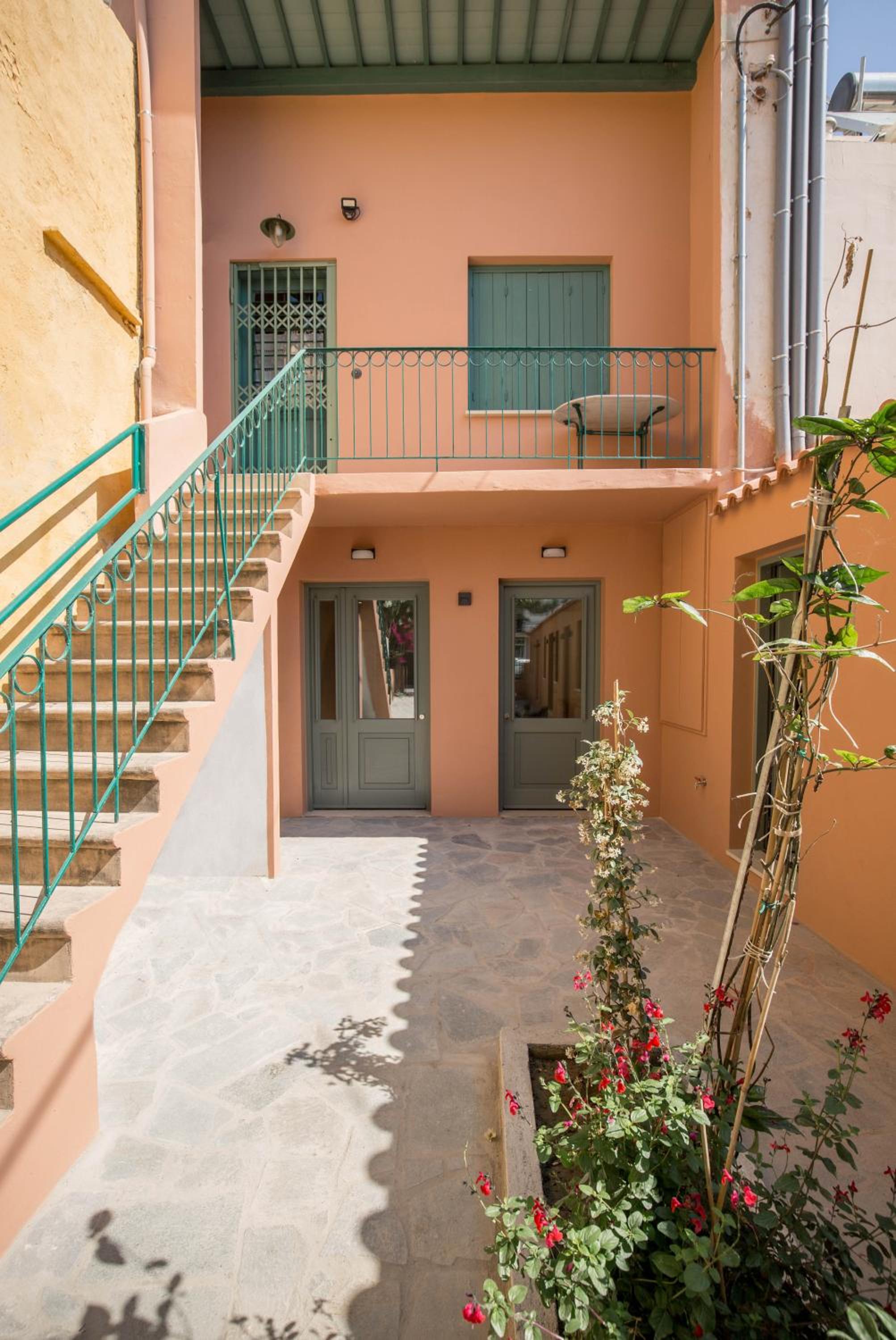 Lindas Convent Garden Home 1