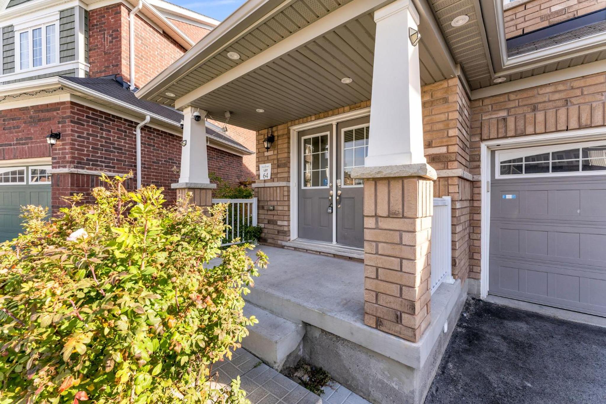 Oshawa Family Haven - Luxury 7BR Villa with Cozy Fireplaces & Hot Tub