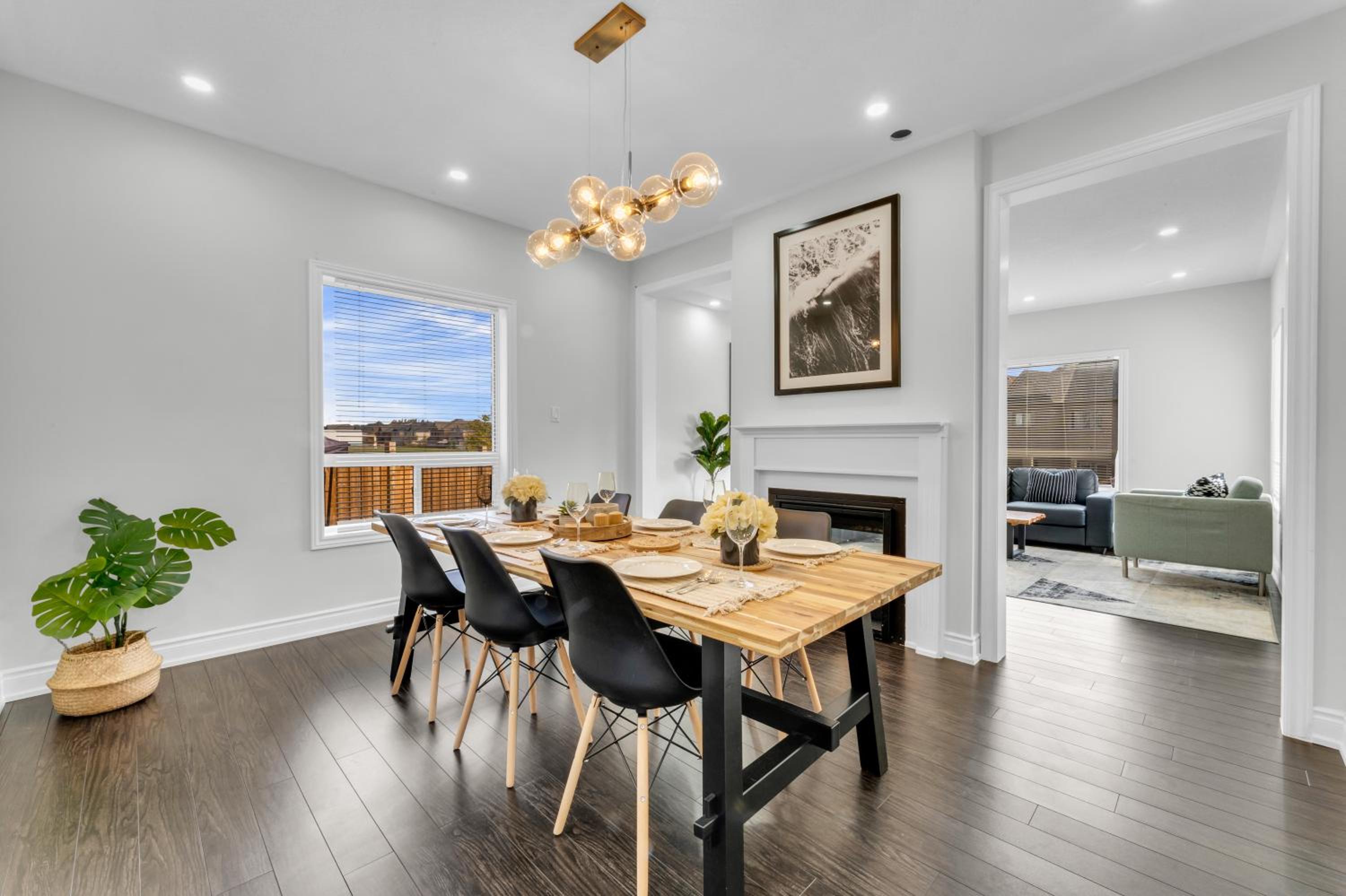 Oshawa Family Haven - Luxury 7BR Villa with Cozy Fireplaces & Hot Tub