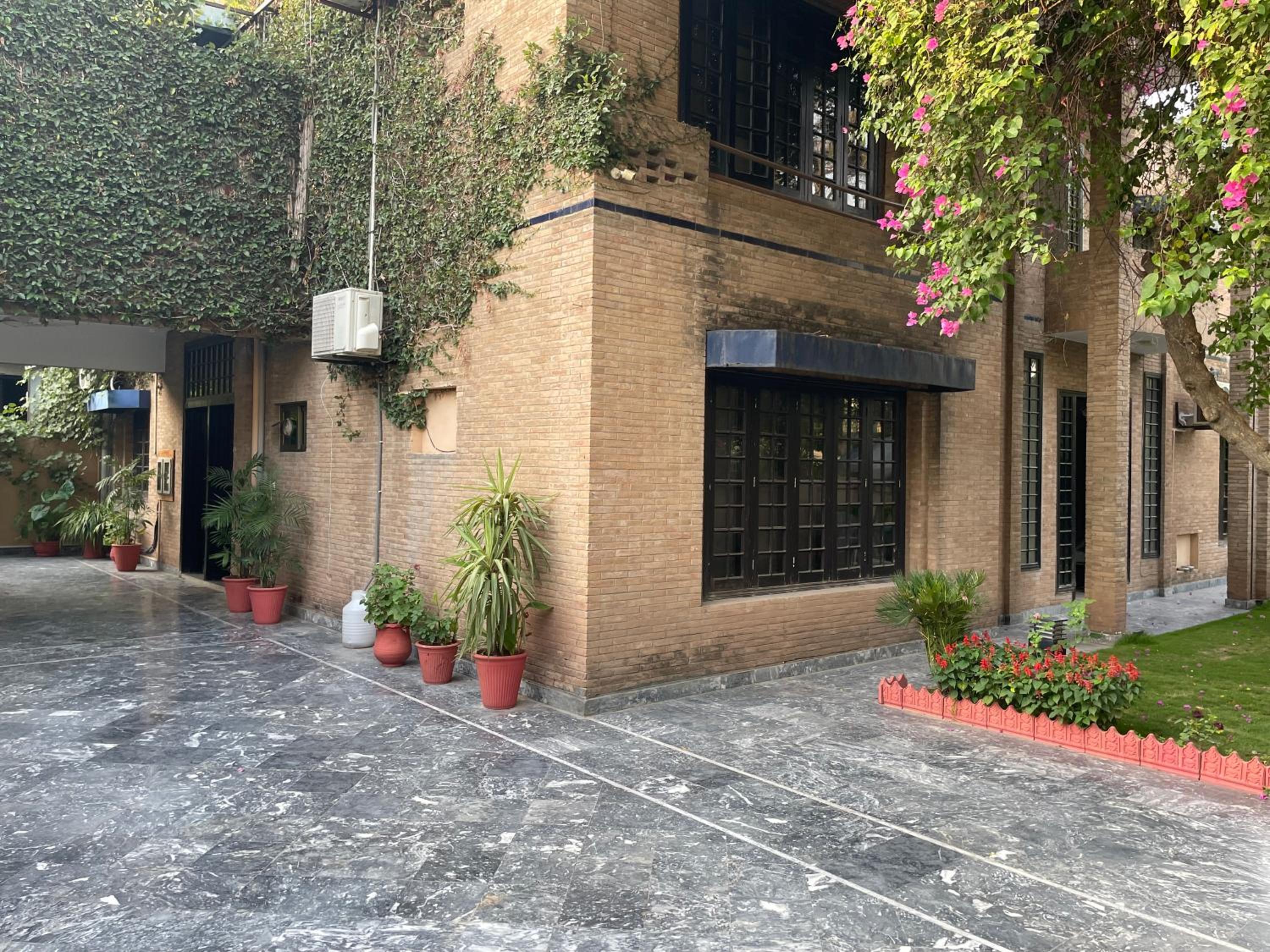 Riviera Courtyard Guest House Islamabad