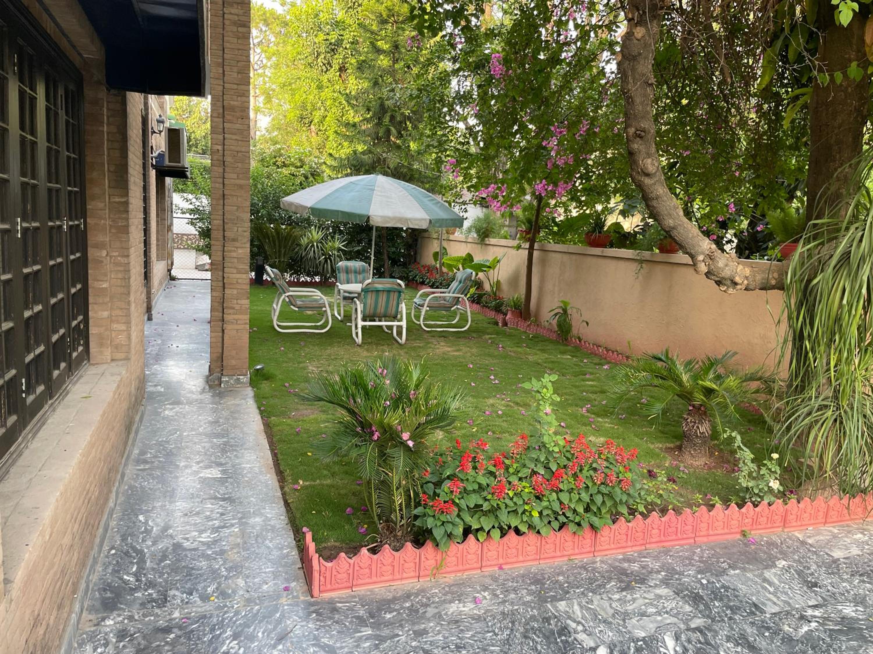 Riviera Courtyard Guest House Islamabad