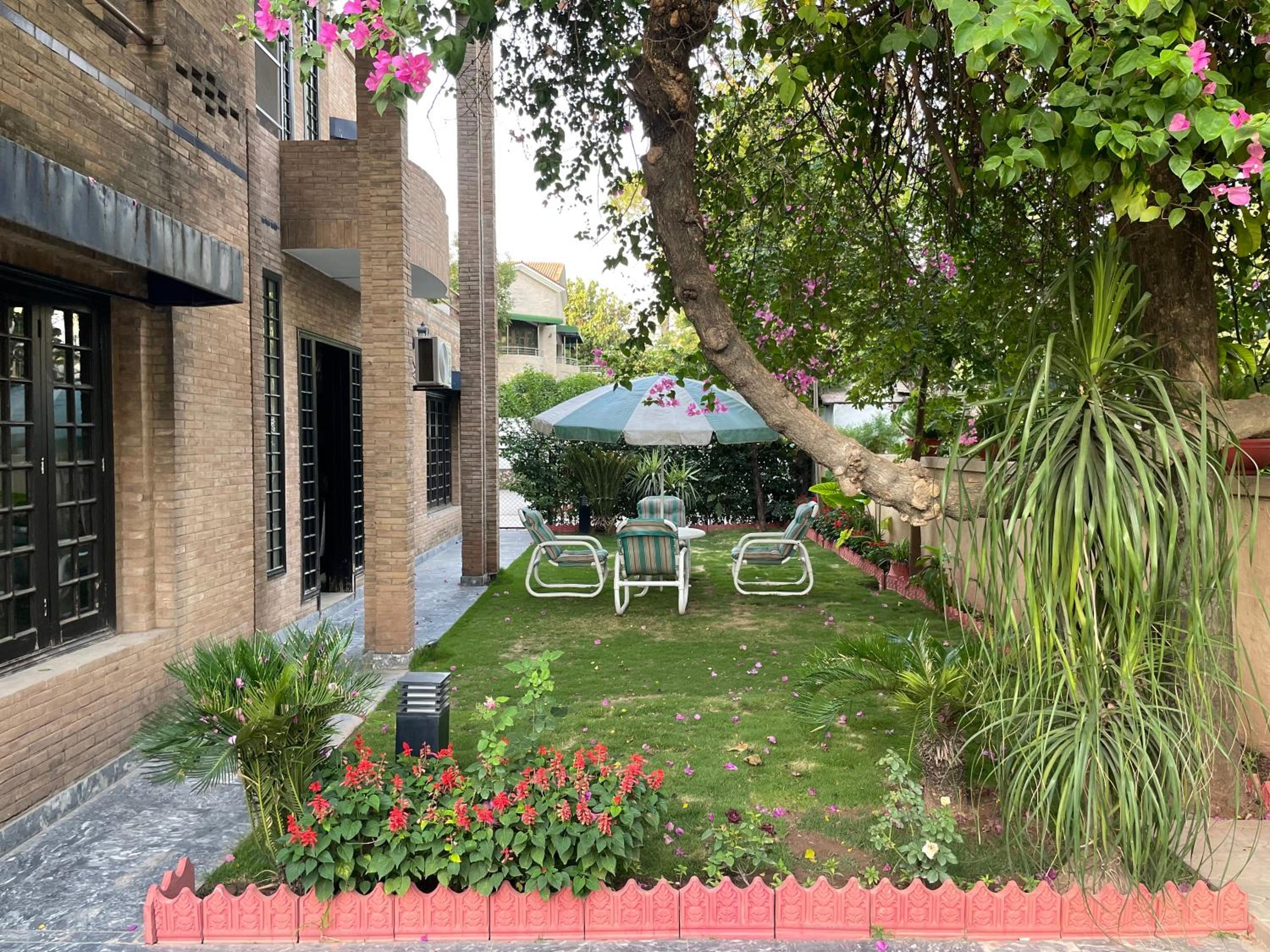 Riviera Courtyard Guest House Islamabad