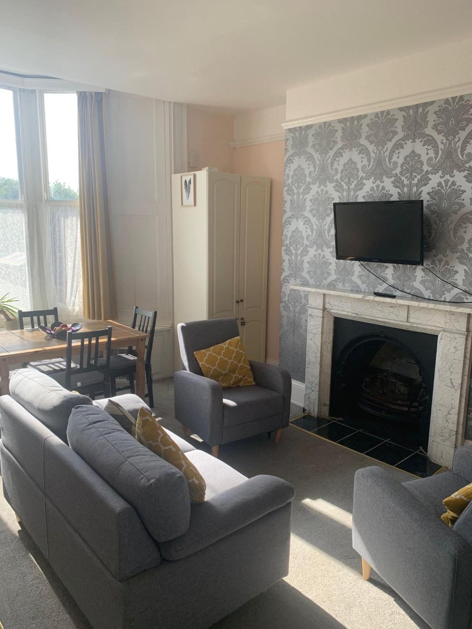 Scoresby's - 2-bedroom apartment with parking view 4
