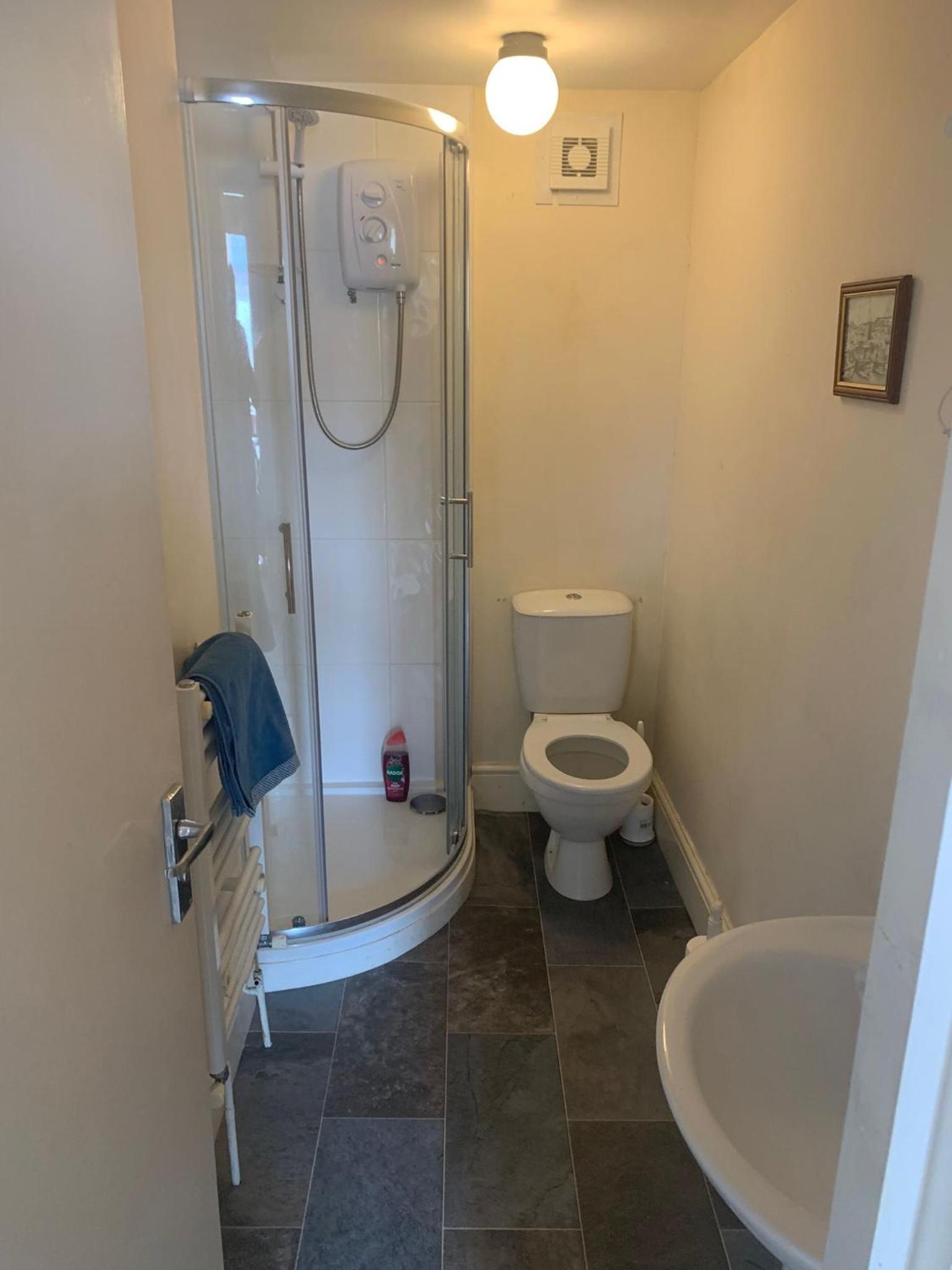 Scoresby's - 2-bedroom apartment with parking view 2