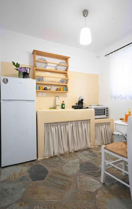 Traditional home in Paros. photo 3
