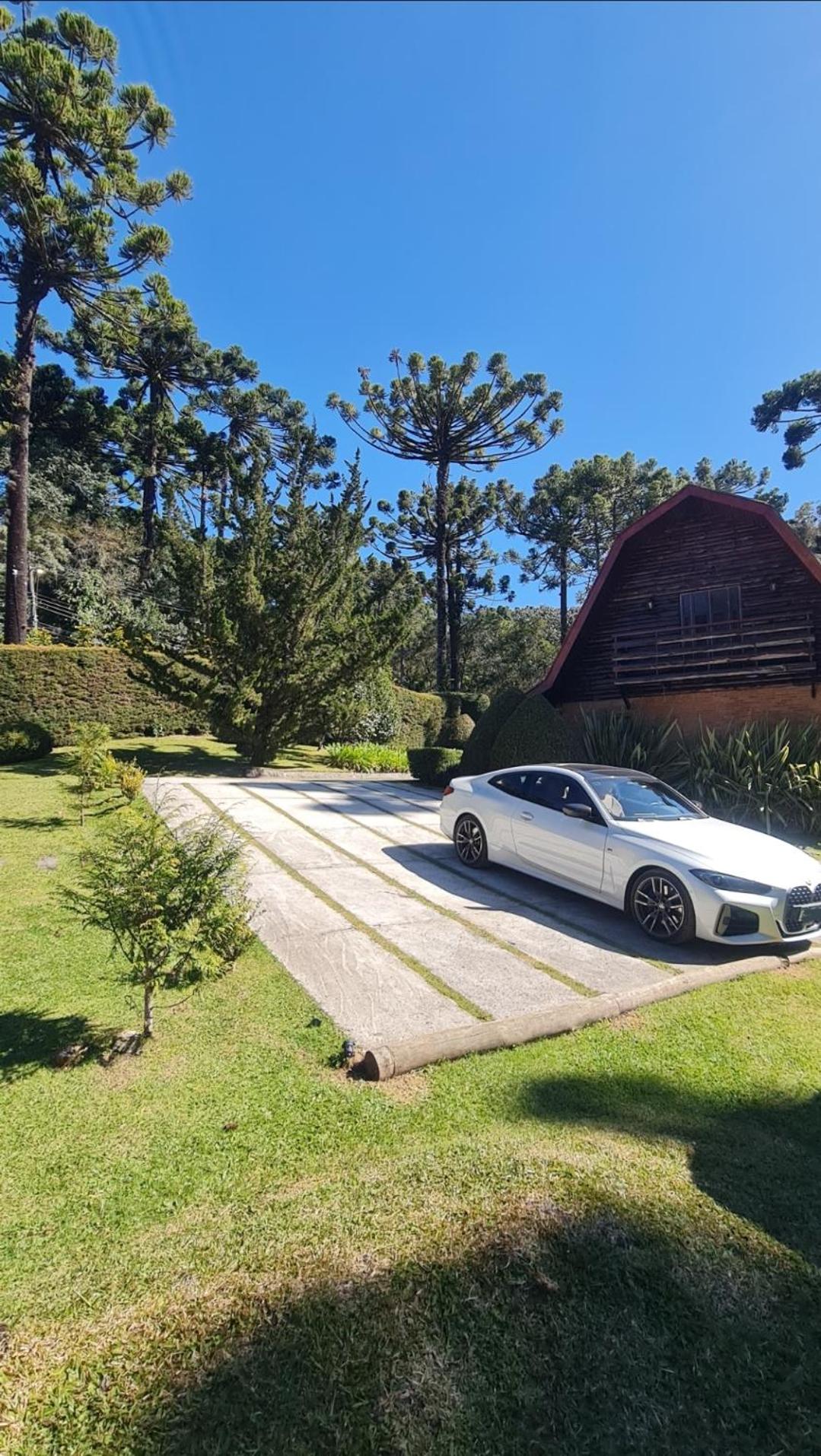 Casa em Campos do Jordão próximo do Capivari com 4 Suítes