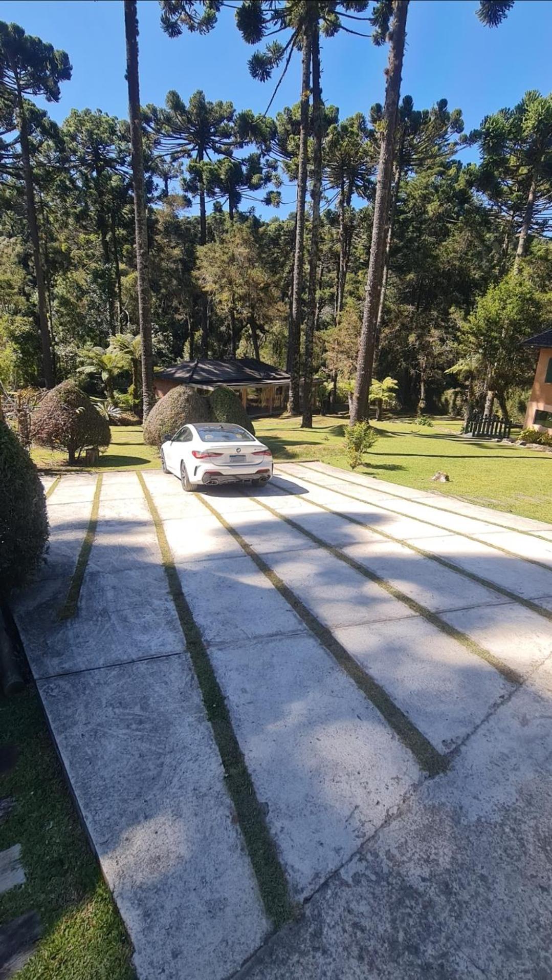 Casa em Campos do Jordão próximo do Capivari com 4 Suítes