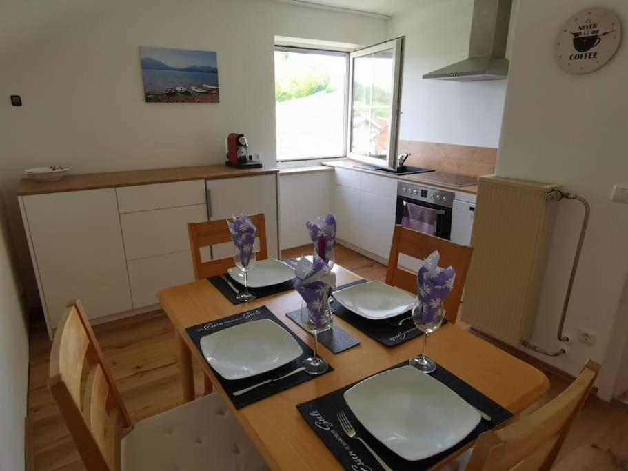 Panorama Apartment im Allgäu mit Balkon, Garten und Stellplatz