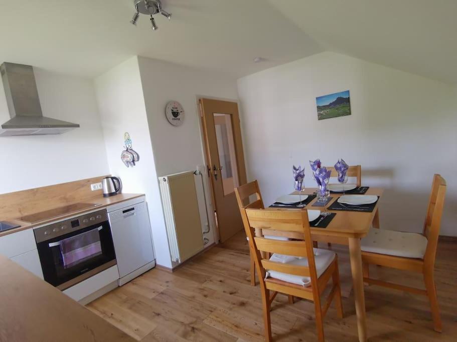 Panorama Apartment im Allgäu mit Balkon, Garten und Stellplatz
