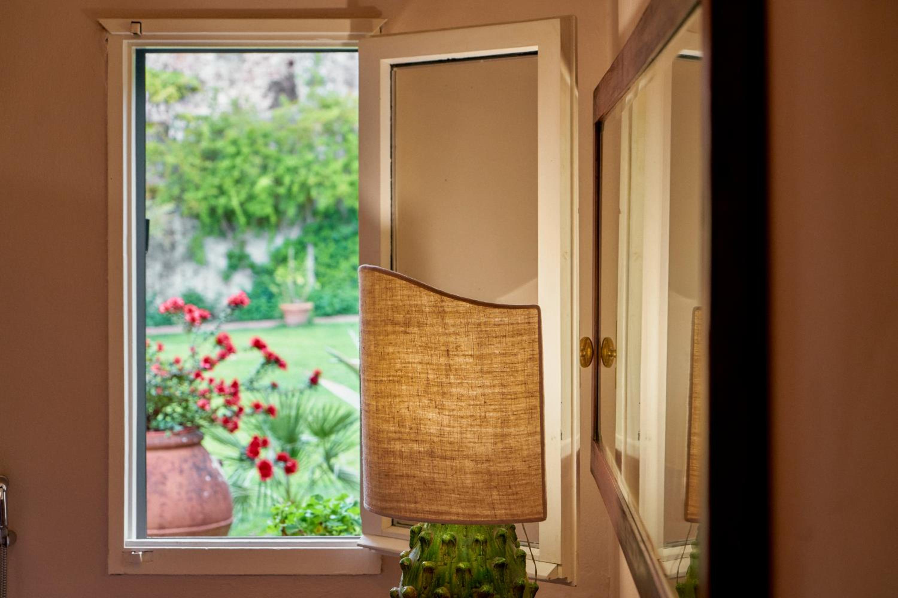 Charming cottage only for you, a hidden gem 10mn walk to historic center, stunning view