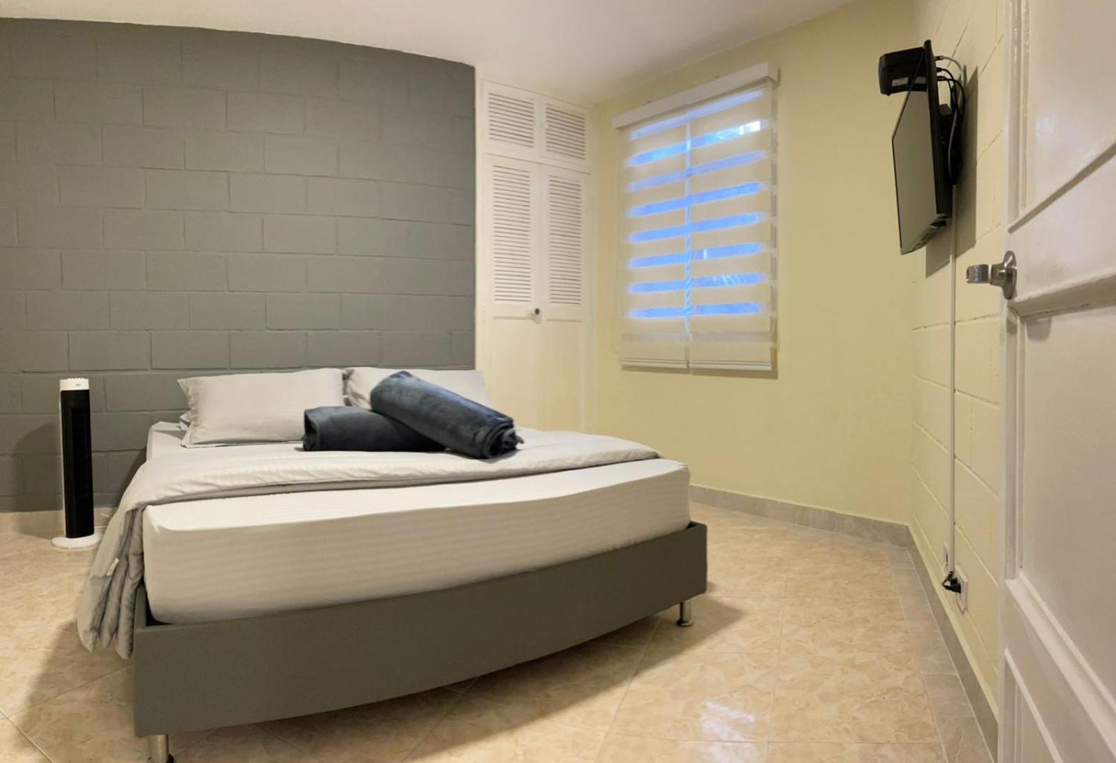 Apto mejor zona de Laureles 2 habitaciones mas estudio