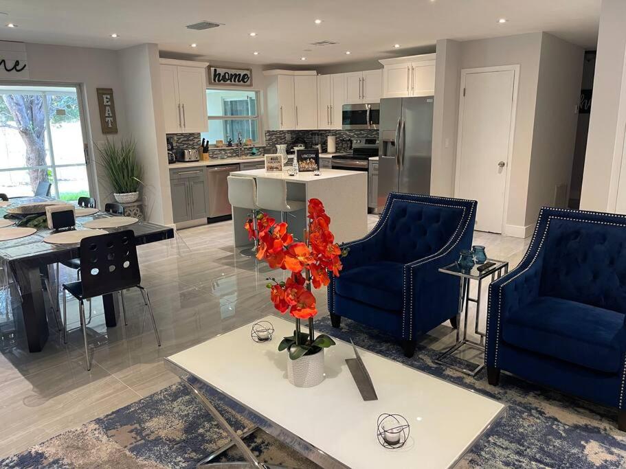 Heart of Miami Luxury Home 4BR Pool 5 Min Beach