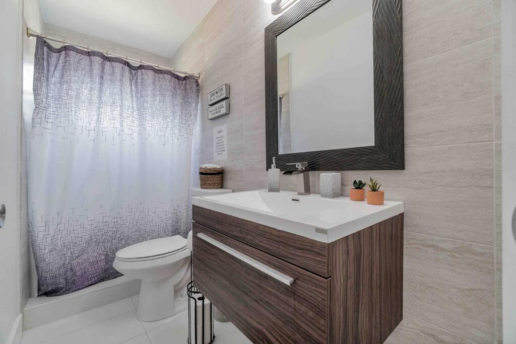 Heart of Miami Luxury Home 4BR Pool 5 Min Beach