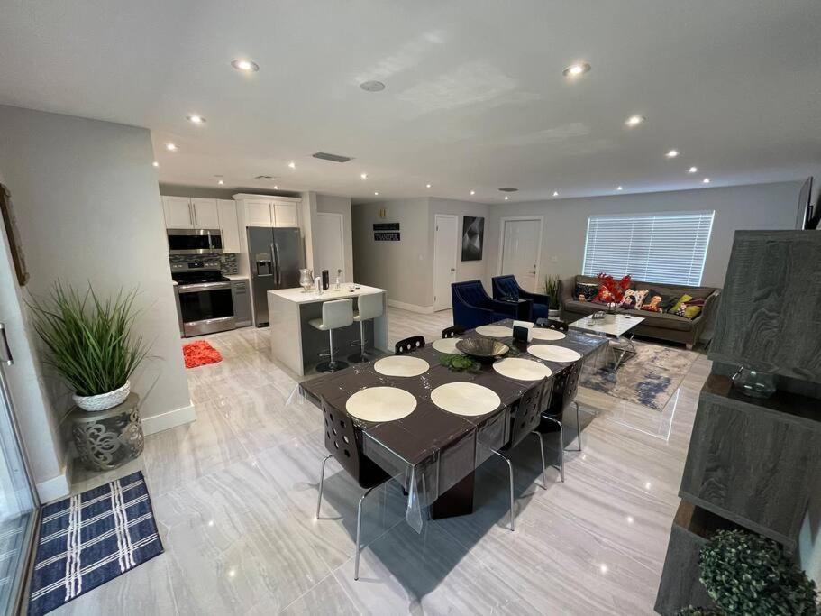 Heart of Miami Luxury Home 4BR Pool 5 Min Beach