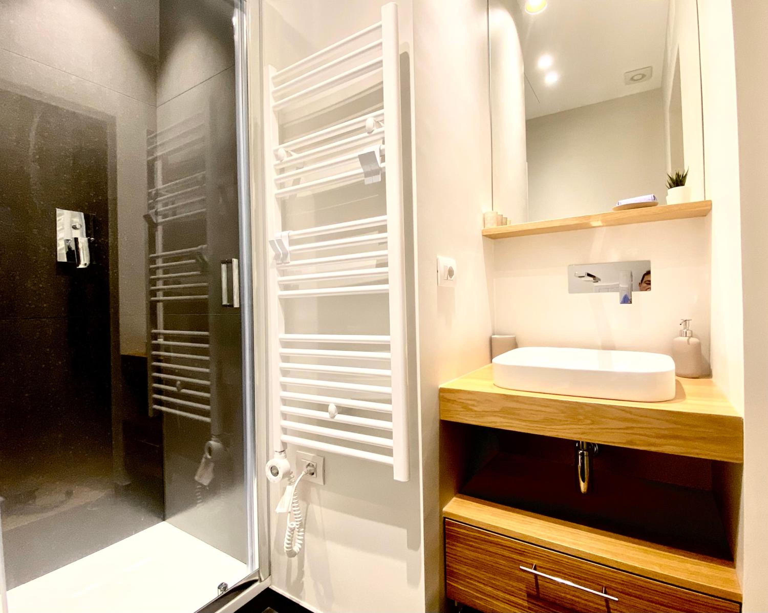Stunning San Lorenzo 19 Apt - Rolli Palace - Free Private Parking Included!