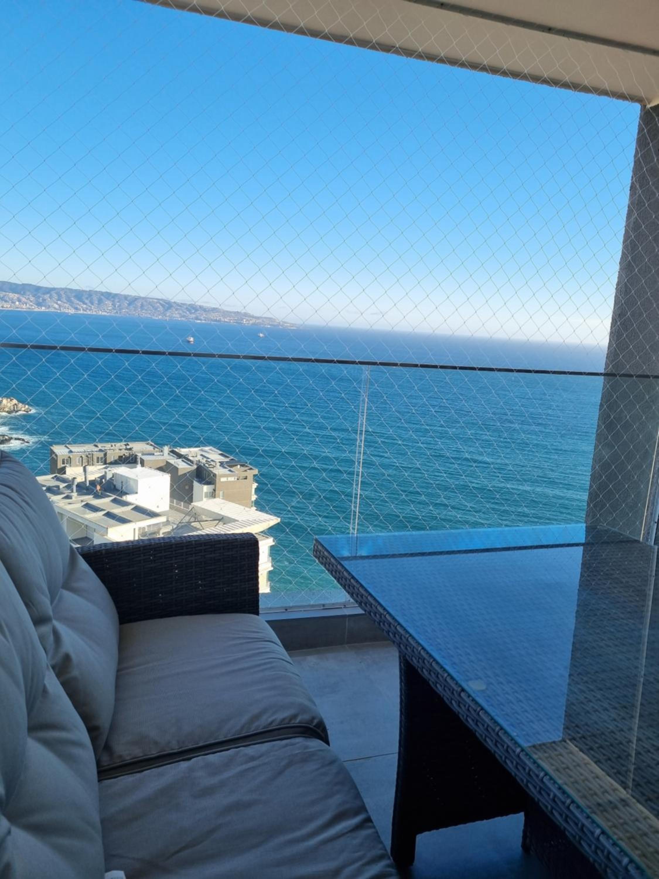 DEPARTAMENTO CON VISTA DESPEJADA AL MAR