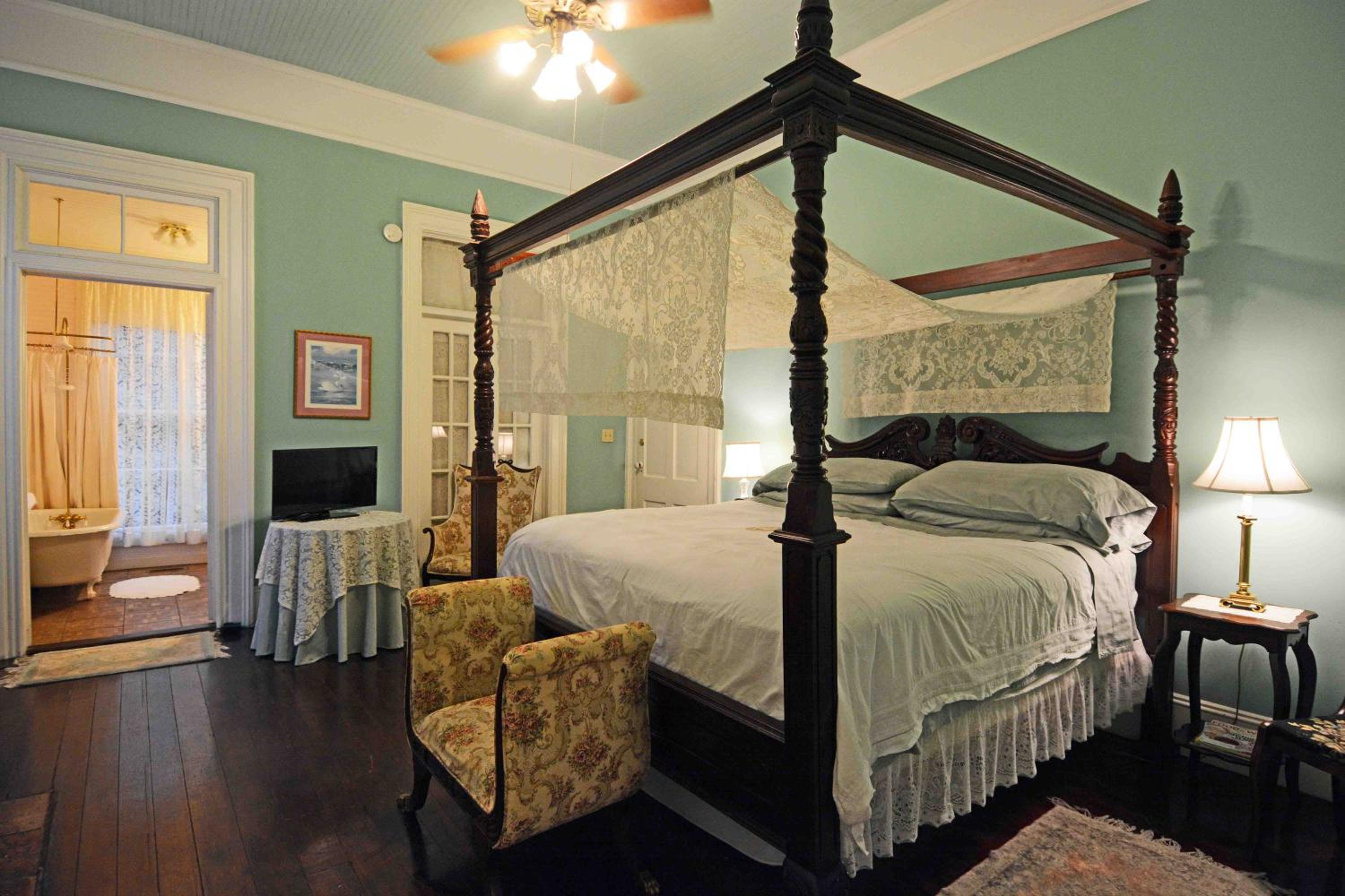 1872 Denham Inn