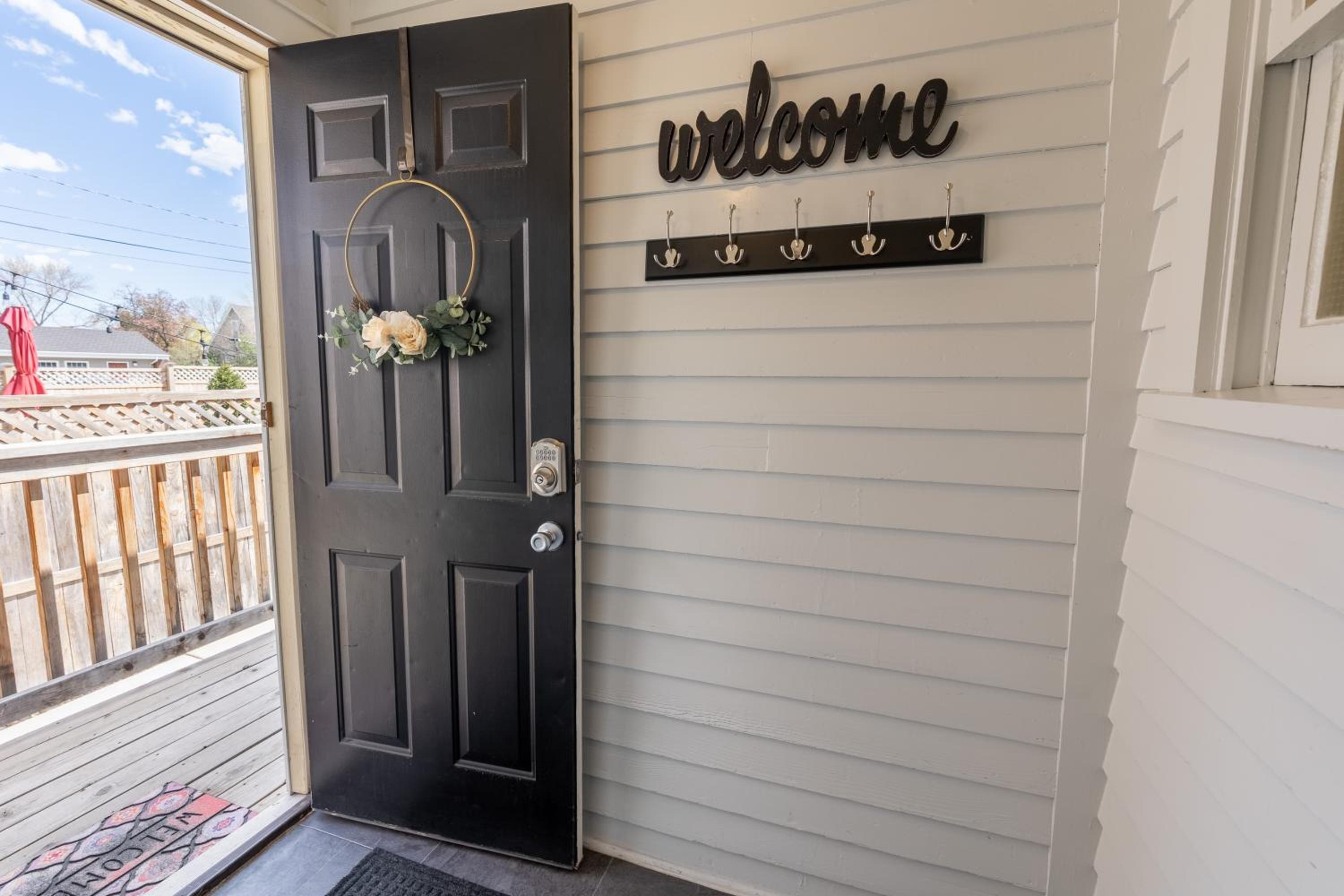 Downtown 1 Bedroom Charmer - Walk, Bike, Enjoy!! view 3
