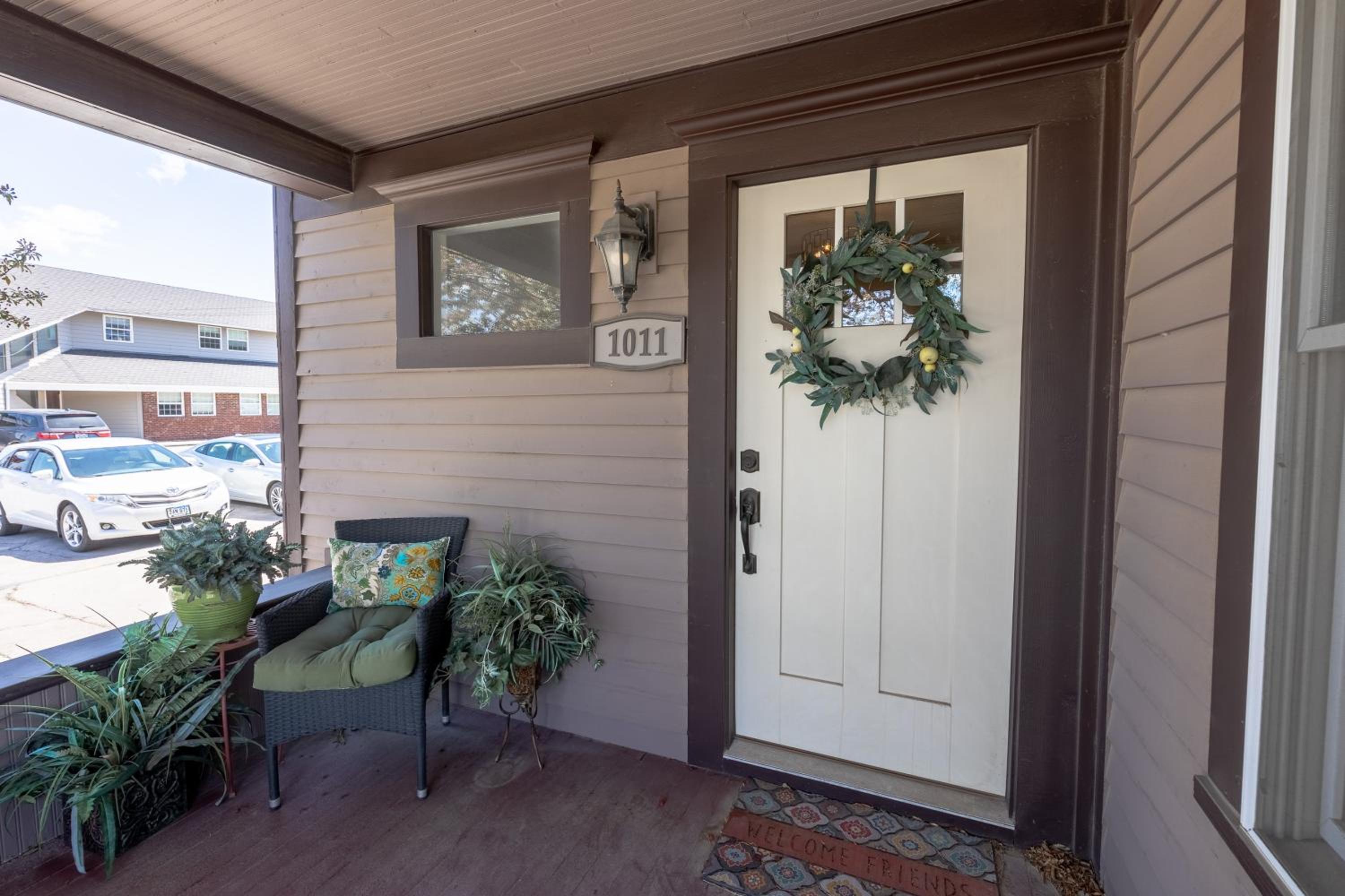 Luxury Home w/ Private Patio Mins away from DT RC view 3