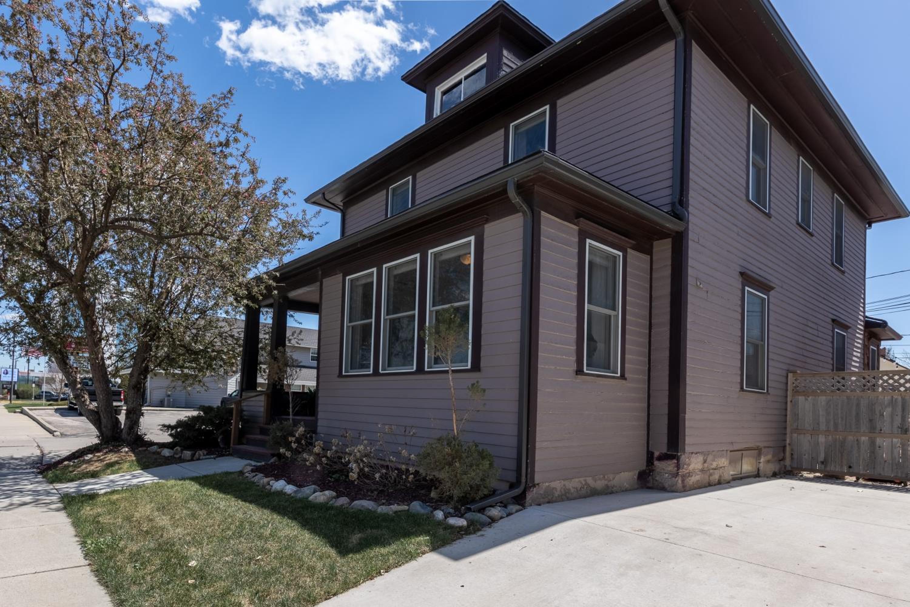 Luxury Home w/ Private Patio Mins away from DT RC view 4