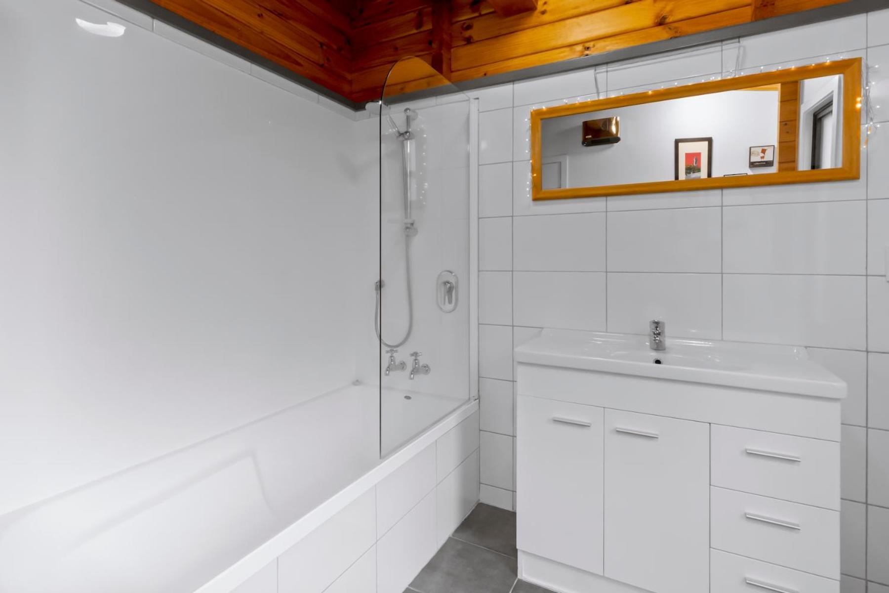Kereru Cottage, Romantic & Beautiful Log Cabin - Queenstown view 4