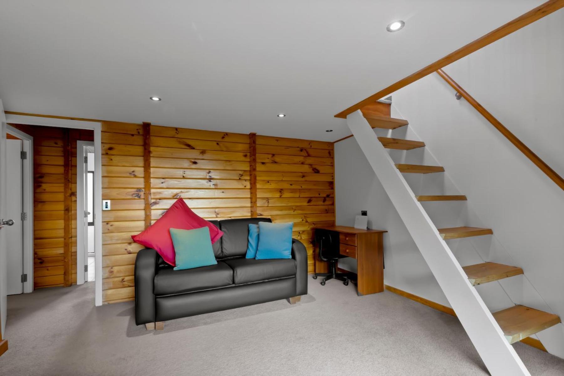 Kereru Cottage, Romantic & Beautiful Log Cabin - Queenstown view 5