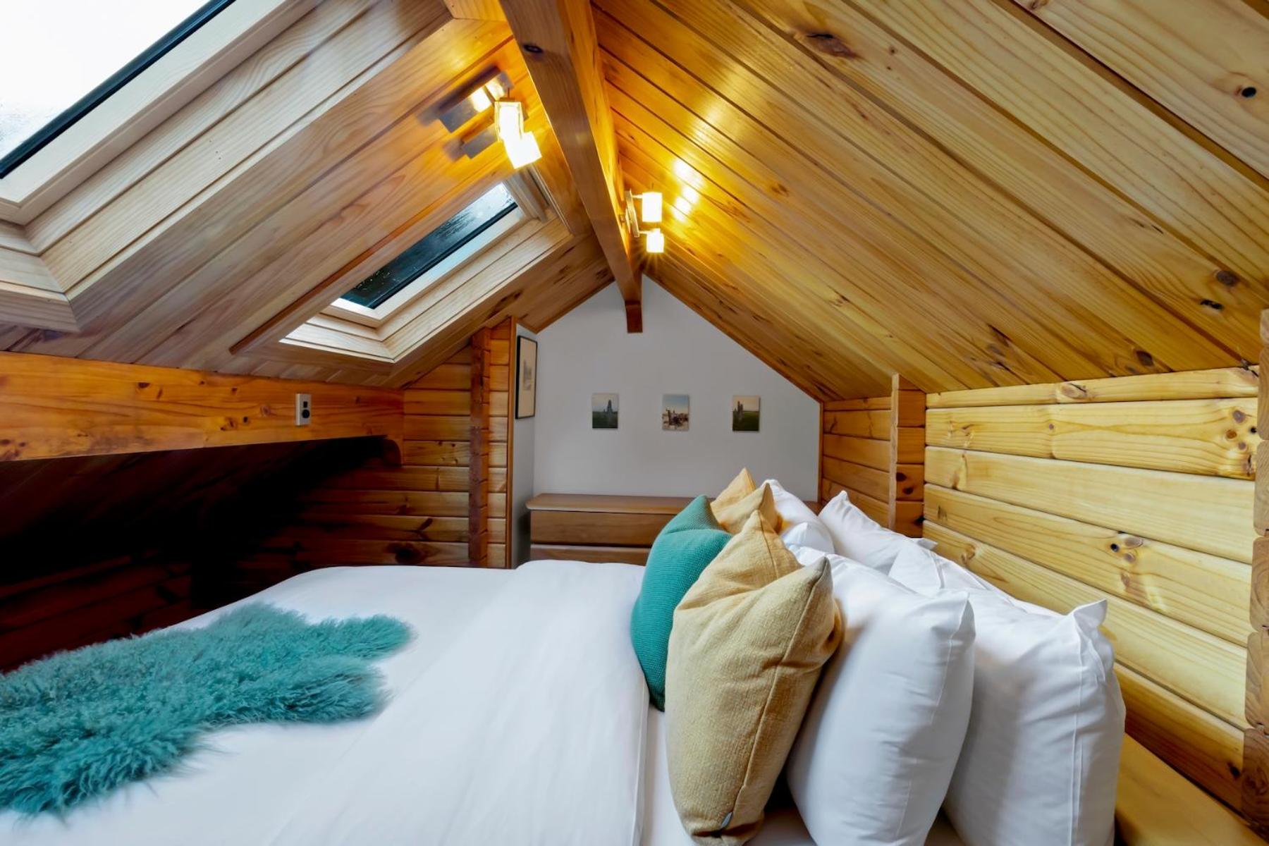 Kereru Cottage, Romantic & Beautiful Log Cabin - Queenstown view 3