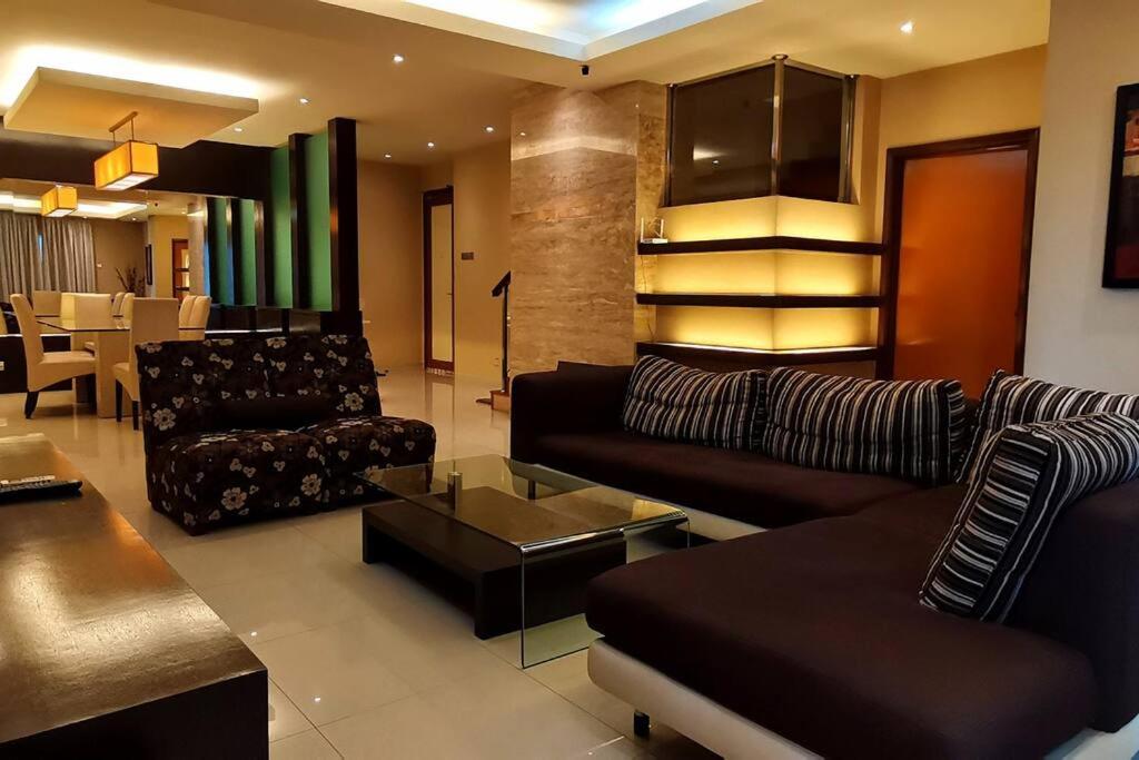 KLCC Luxurious 2 Floors Homestay 5BR for 15pax