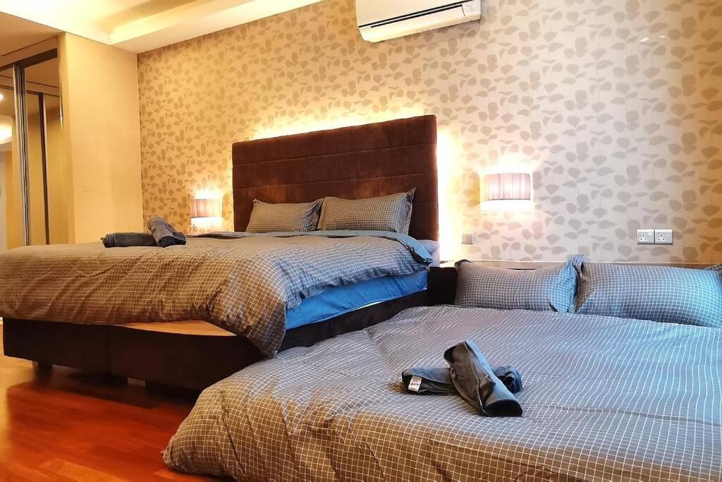 KLCC Luxurious 2 Floors Homestay 5BR for 15pax