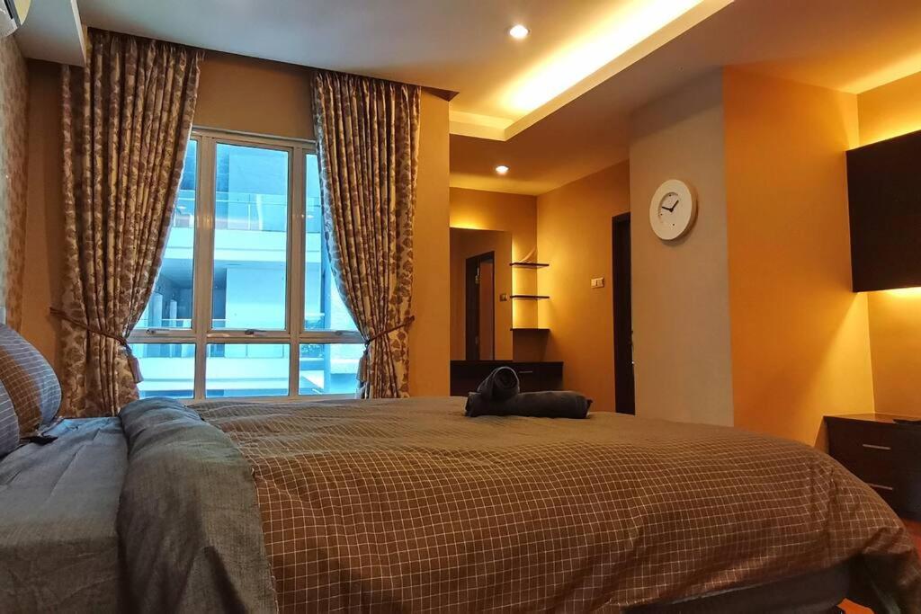 KLCC Luxurious 2 Floors Homestay 5BR for 15pax