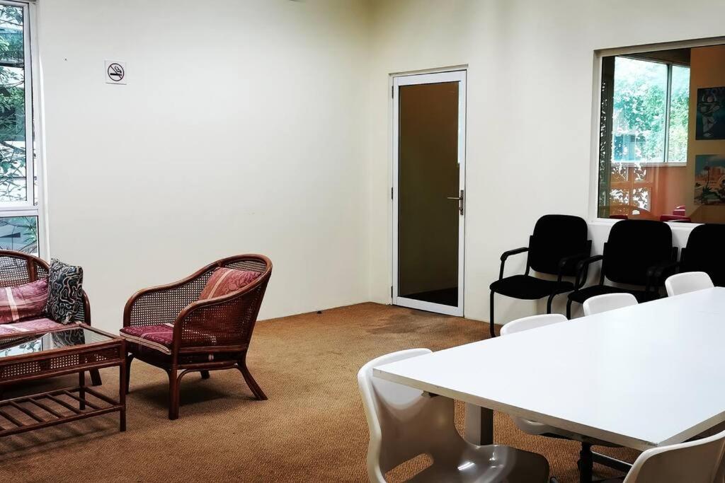 KLCC Luxurious 2 Floors Homestay 5BR for 15pax