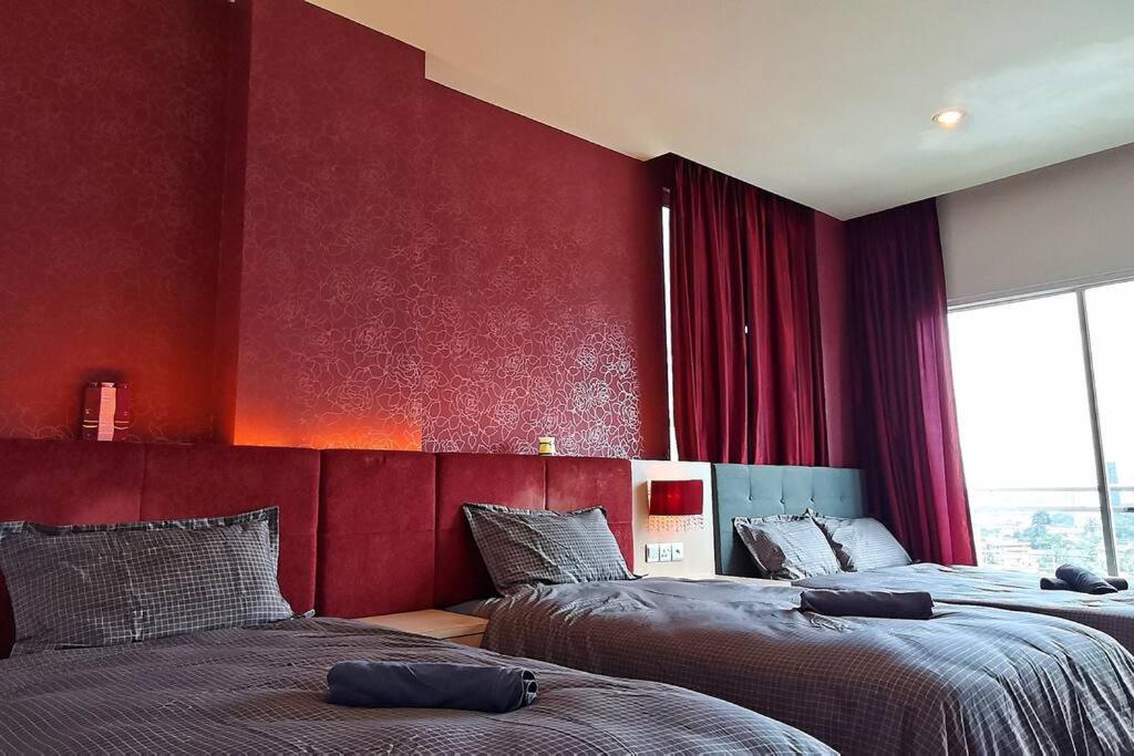 KLCC Luxurious 2 Floors Homestay 5BR for 15pax