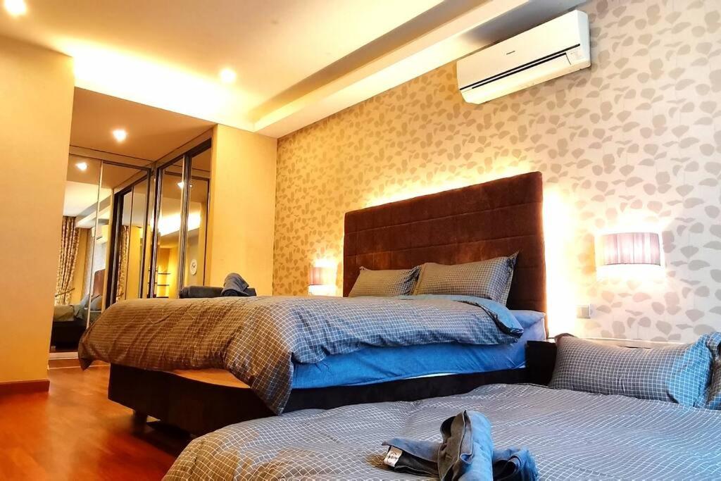 KLCC Luxurious 2 Floors Homestay 5BR for 15pax