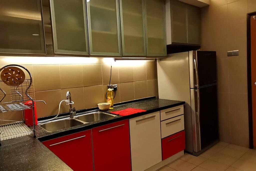 KLCC Luxurious 2 Floors Homestay 5BR for 15pax