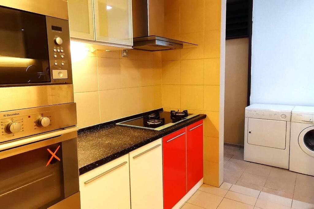KLCC Luxurious 2 Floors Homestay 5BR for 15pax