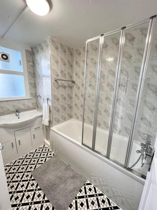 Lovely 3 Bedrooms Flat