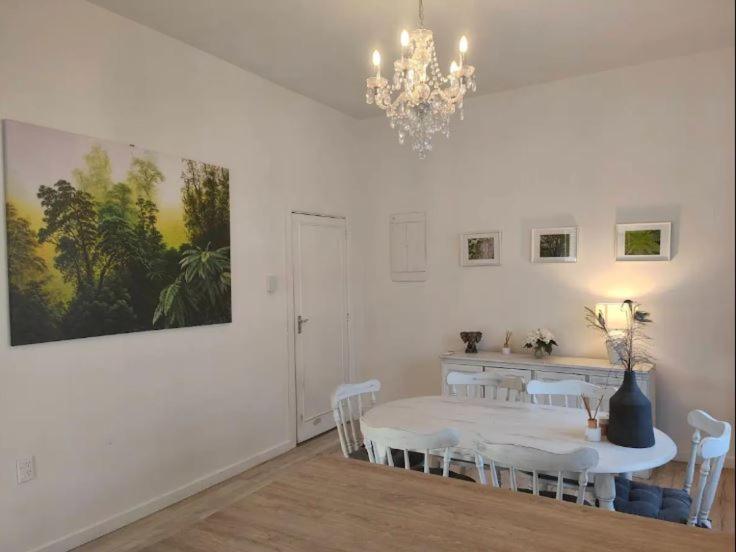 Beautiful Villa with Parking 5 Mins to One NZ Stadium view 2