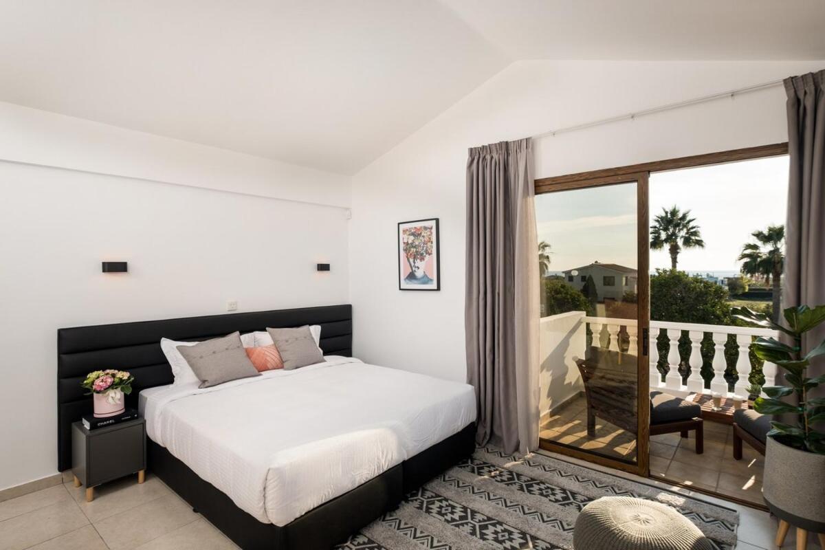 Cocoon Luxury Villa In Coral Bay-3 Min To Beach