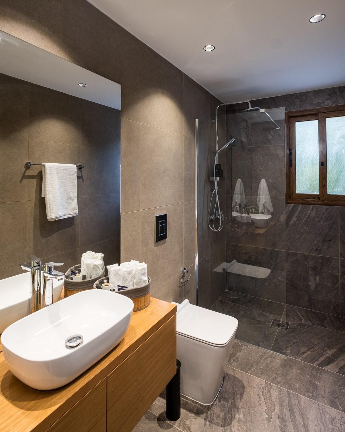 Cocoon Luxury Villa In Coral Bay-3 Min To Beach